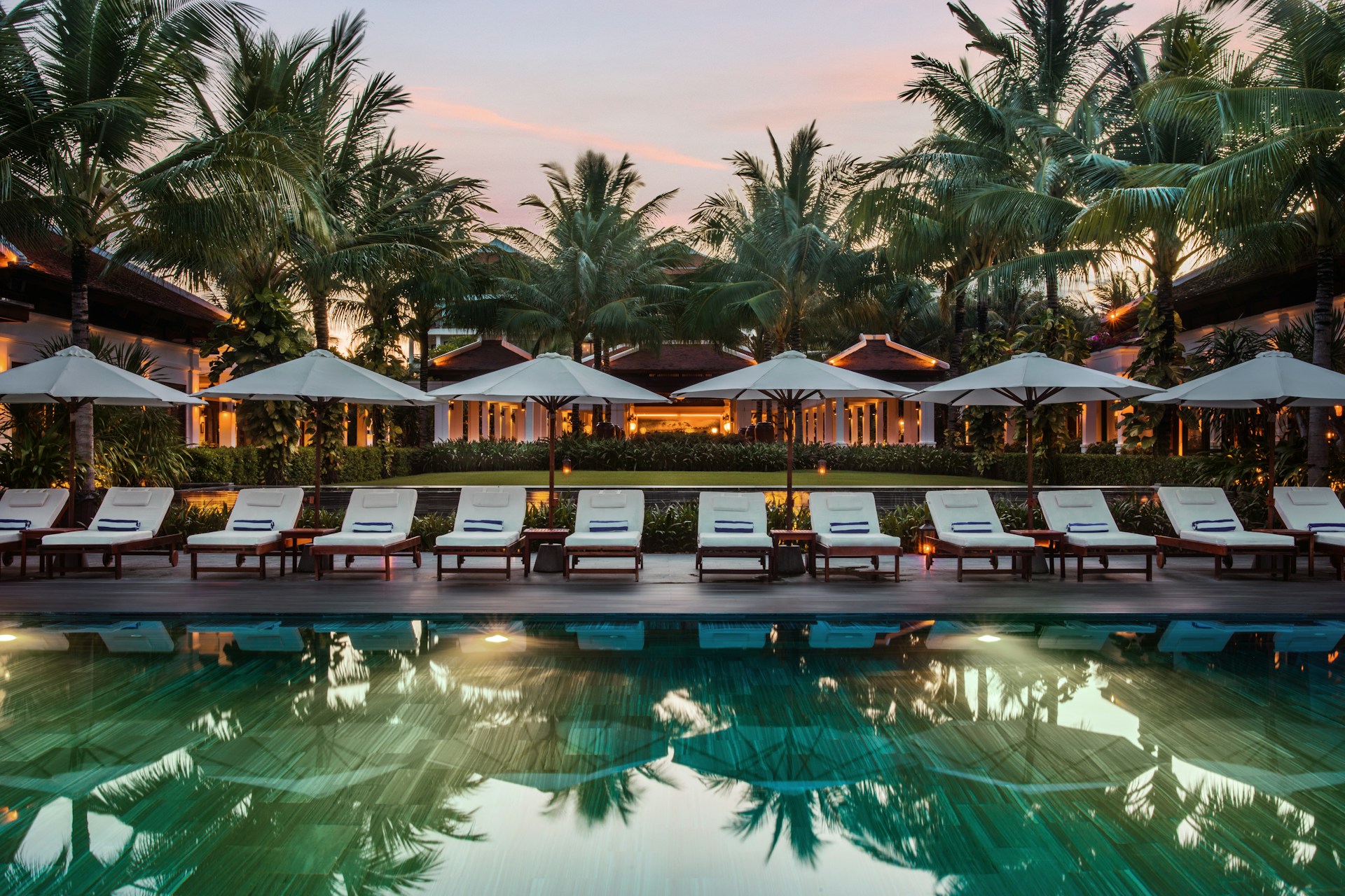 How Hotels Win More Bookings with Cinematic Video Websites