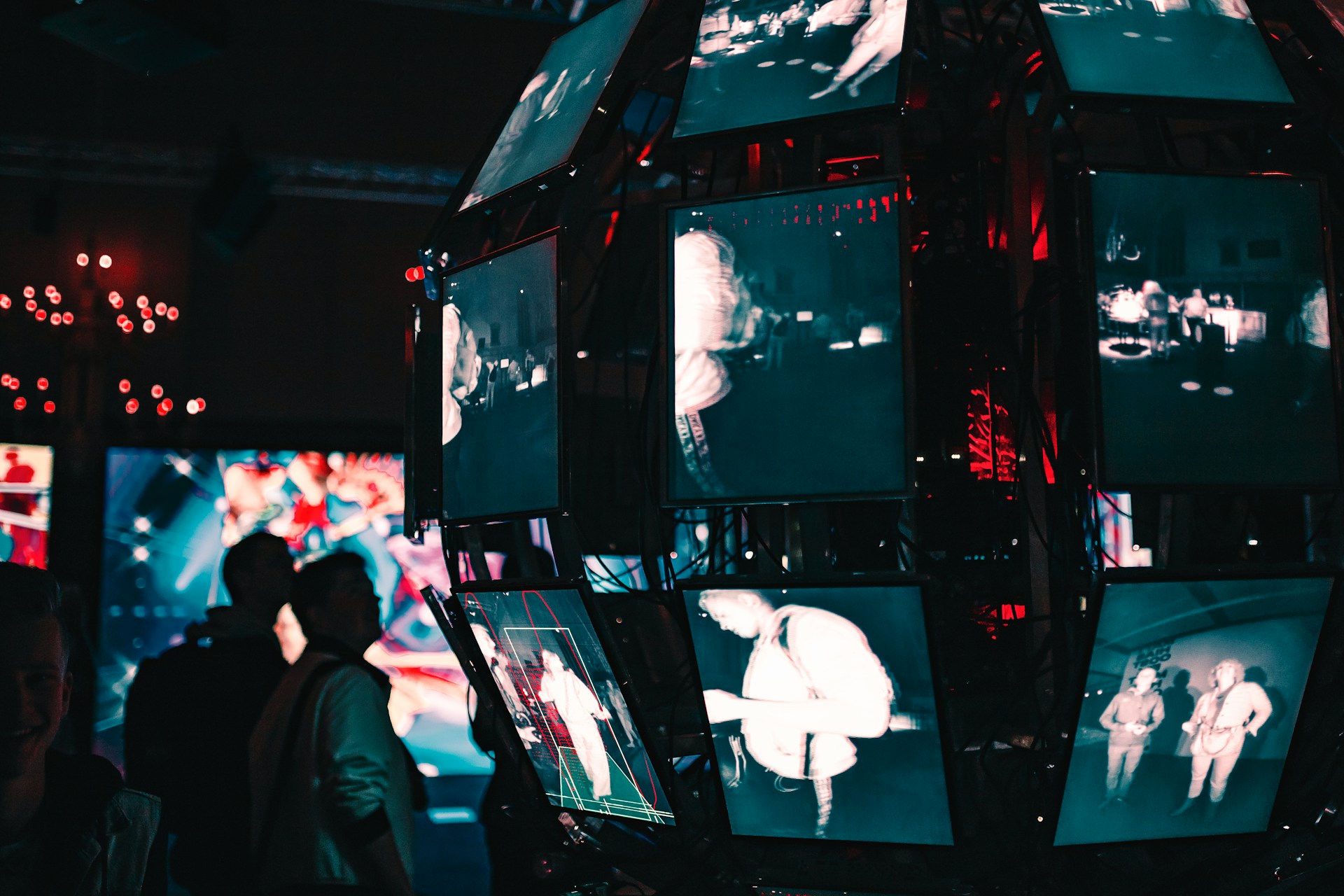 Short Videos and Social Commerce: How Cinematic Websites Drive Sales